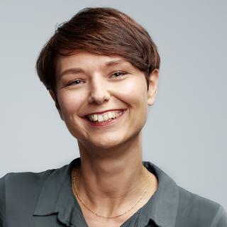 Elisabeth Harzhauser <br> M.O.O.CON